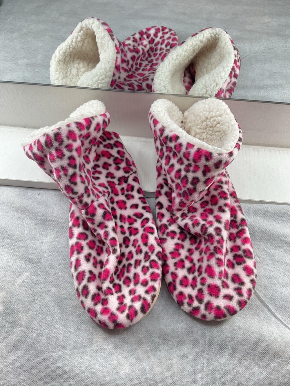 Uniqlo Pink Leopard Print Sherpa Room Shoes Slipper Boots Winter Loungewear